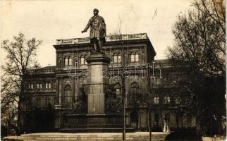 Budapest V. Magyar Tudományos Akadémia, Széchenyi szobor (EK)