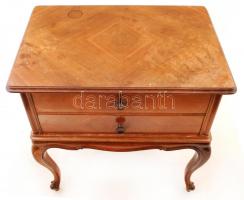 Antik éjjeliszekrény, foltos fedőlappal, 66x64x43cm