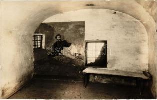 Kufstein, Rózsa Sándor cellája a várbörtönben, Photo Ant. Karg / prison castle, Hungarian bandit Rózsa's lockup (Rb)