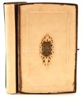 Imakönyv Izraeliták számára, Budapest, 1901, Schlesinger Jos. Kissé viseltes kiadói bakelit kötésben. Jewish prayerbook in velvet cover, with metallic ornaments.