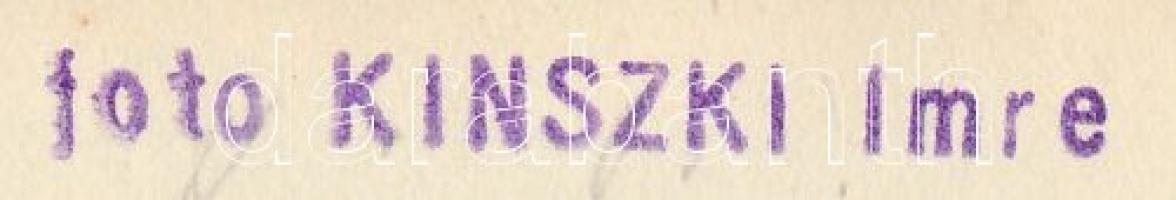 cca 1932 Kinszki Imre (1901-1945): Ebédidőben, Szieszta, aláírt és pecséttel jelzett vintage fotóműv...