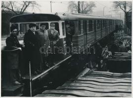 1968 február 9. Budapest, az első metrókocsik érkezése, átvétele, 2 db fotó, az egyik jelzett (Karai S.), 18x24 cm