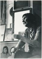 cca 1975 Kalocsai Rudolf: Koszta Rozália festőművész portréja, hátoldalon feliratozott vintage fotó, 24x17 cm