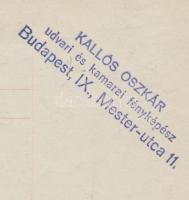 cca 1895 Erzsébet királynő (1837-1898) népszerű nevén Sisi városi sétája közben, fotólap Kallós Oszk...