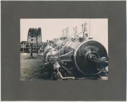 cca 1930 A Röck István Gépgyár termékeit és dolgozóit  bemutató album egy lapja, rajta két felragasz...