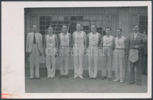 cca 1948 Tiszavölgyi József: BSZKRt SE sportolói, jelzetlen fotólap Tiszavölgyi József hagyatékából, 9x14 cm