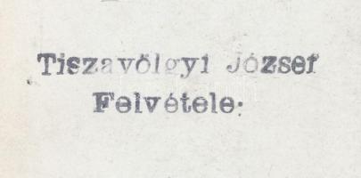 cca 1950 Tiszavölgyi József: Tokaj hajó berakodás közben, pecséttel jelzett vintage fotó, 14x9 cm