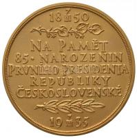 Csehszlovákia 1935. "Tomas G. Masaryk elnök 85. születésnapja" aranyozott Br emlékérem. Sz...