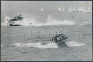 cca 1985 Vízi rendőrök járőröznek a Balatonon, 15x23 cm