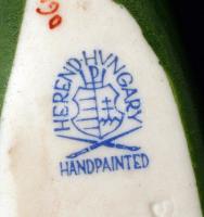 Herendi porcelán rózsa, kézzel festett, jelzett, nagyon apró lepattanásokkal, 8×7,5 cm