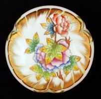 Herendi Viktória mintás bonbonier, kézzel festett, jelzett, apró kopásnyomokkal, m: 5 cm