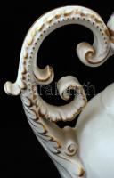 Virágmintás Herendi porcelán fedeles urna, kézzel festett, jelzett, apró kopásnyomokkal, m: 37 cm cm