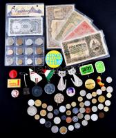 ~80db-os vegyes magyar és külföldi fémpénz, laminált bankjegy, kitüntetés, modern jelvény tétel, köz...