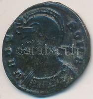 Római Császárság / Szaloniki / I. Constantinus 330-333. AE3 (1.97g) T:2- Roman Empire / Thessalonica / Constantinus I. 330-333. AE3 "VRBS ROMA / SMTSE" (1.97g) C:VF RIC VII Thessalonica 187.