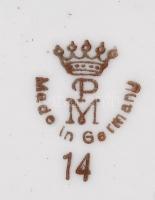 Martinroda német porcelán dobozka, kézzel festett, jelzett, apró kopásnyomokkal, 9×7,5×4 cm