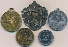 5db klf külföldi jelvény és érem, közte Németország 1995. "Hansa-Park Bonanza City / 1 Dollar B...