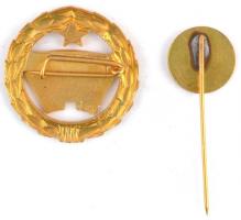 ~1970. "Kiváló pénzügyi dolgozó" aranyozott zománcozott kitüntetés, miniatűrrel, eredeti t...