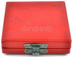 ~1970. "Kiváló pénzügyi dolgozó" aranyozott zománcozott kitüntetés, miniatűrrel, eredeti t...