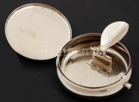 Dekoratív fém úti hamutartó