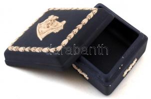 Wedgwood kék-fehér rombusz alakú biszkvit porcelán dobozka, hibátlan, jelzett, 10x12x5 cm