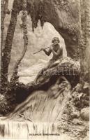 Source Enchantee / Erotic nude lady, flute playing shepherd, sculptochromie art postcard s: D. Mastroianni, Elvarázsolt tavasz, művészi képeslap s: D. Mastroianni