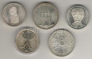Németország 1974D 5DM Ag + 1975. 5DM Ag emlékpénz + 1977. 5DM Ag emlékpénz + 1989. 10DM Ag (2x klf) T:1