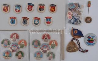 Szovjetunió 110db vegyes jelvény és kitűző több témában, közte sok sporttal kapcsolatos T:vegyes
So...