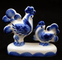 Közepes porcelán tétel: Konakovo porcelán kakaspár, kézzel festett, jelzett, apró kopásnyomokkal, m:...