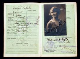 cca 1930 Jendrassik Nelly teniszező útlevele, benne számos külföldi (német, cseh, román, stb.) bélye...