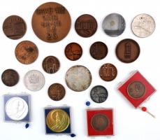 20db magyar városokkal kapcsolatos emlékérem, közte 1970. "Veszprém / Veszprém Város Tanácsa 25...