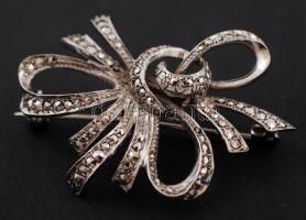 Vegyes ékszer tétel: Ezüst karlánc,jelzett, 19cm, Ag, br.:3gr, műgyöngy karkötő, kitűző kövekkel