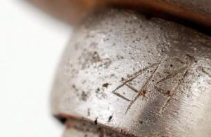 Régi díszkard, fa-fém markolattal, "AA"(?) jelzéssel, a keresztvas és a markolat kicsit la...