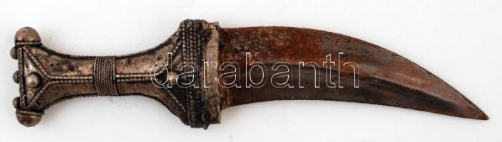 Afrikai antik kézműves, hajlított pengéjű törzsi tőr. Díszes bőr tokban, filigrán fém rátétes díszít...