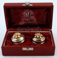 Házassági ajándék: Ezüst fűszertartó pár, aranyozott ezüst dísszel, díszdobozban, alján gravírozással / Silver spice holder pair in special case. Indian wedding gift.