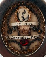 XX. sz eleje: Parzhami Szent Konrád kapucinus testvér eredeti csontdarabját tartalmazó ereklyetartó ...