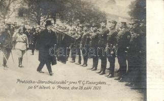 22 db RÉGI katonai és uralkodó témájú motívum lap, benne néhány fotó, vegyes minőségű / 22 old motiv...