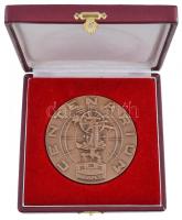 1976. "100 éves a Magyar Optikai Művek" Br emlékérem eredeti tokban (80mm) T:1-