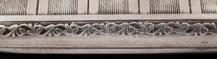 Ezüst(Ag) cigarettatárca oldalán indamotívumokkal díszítve, jelzett, 63,2 g /
silver (Ag) cigarette ...