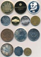 13db vegyes fém vállalati emlékérem, közte Kósa István (1953-) 2001. "Richter Gedeon RT. 2001 C...