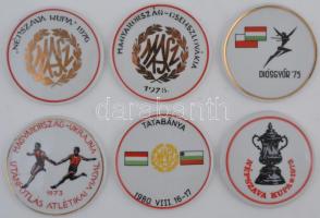 45db hollóházi porcelán sportérem és plakett, néhány szalaggal együtt T:vegyes