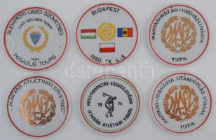 45db hollóházi porcelán sportérem és plakett, néhány szalaggal együtt T:vegyes