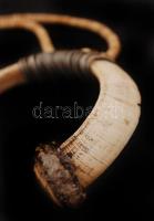 cca 1980 Borneo (Sarawak), Dajak /Dayak harci dísz, vaddisznó agyar nyaklánc (39cm), szemek csont, a...