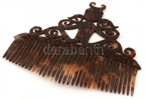 cca 1920 Borneo (Sarawak), Dajak /Dayak teknőspáncél női díszfésű, 11x10cm