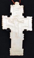 Gyöngyház feszület, karcolt Madonnával és Krisztussal, 7×4 cm