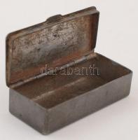 Szelence vadász jelenettel, ón, 7×7 cm