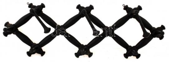 Kihajtható, festett fa fogas