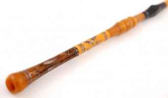 Dekoratív női bakelit szipka, h: 35,5 cm