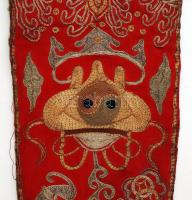 Kínai csengőzsinór arany- és ezüstszálas hímzéssel, h: 60 cm