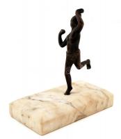 Fiatal táncos, antikizáló réz szobor, alabástrom talapzaton, jelzés nélkül, m: 12 cm