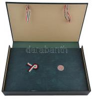 Kossuth Lajost ábrázoló és az 1848-1849-es forradalom és szabadságharc kapcsán kiadott érme, bankjeg...